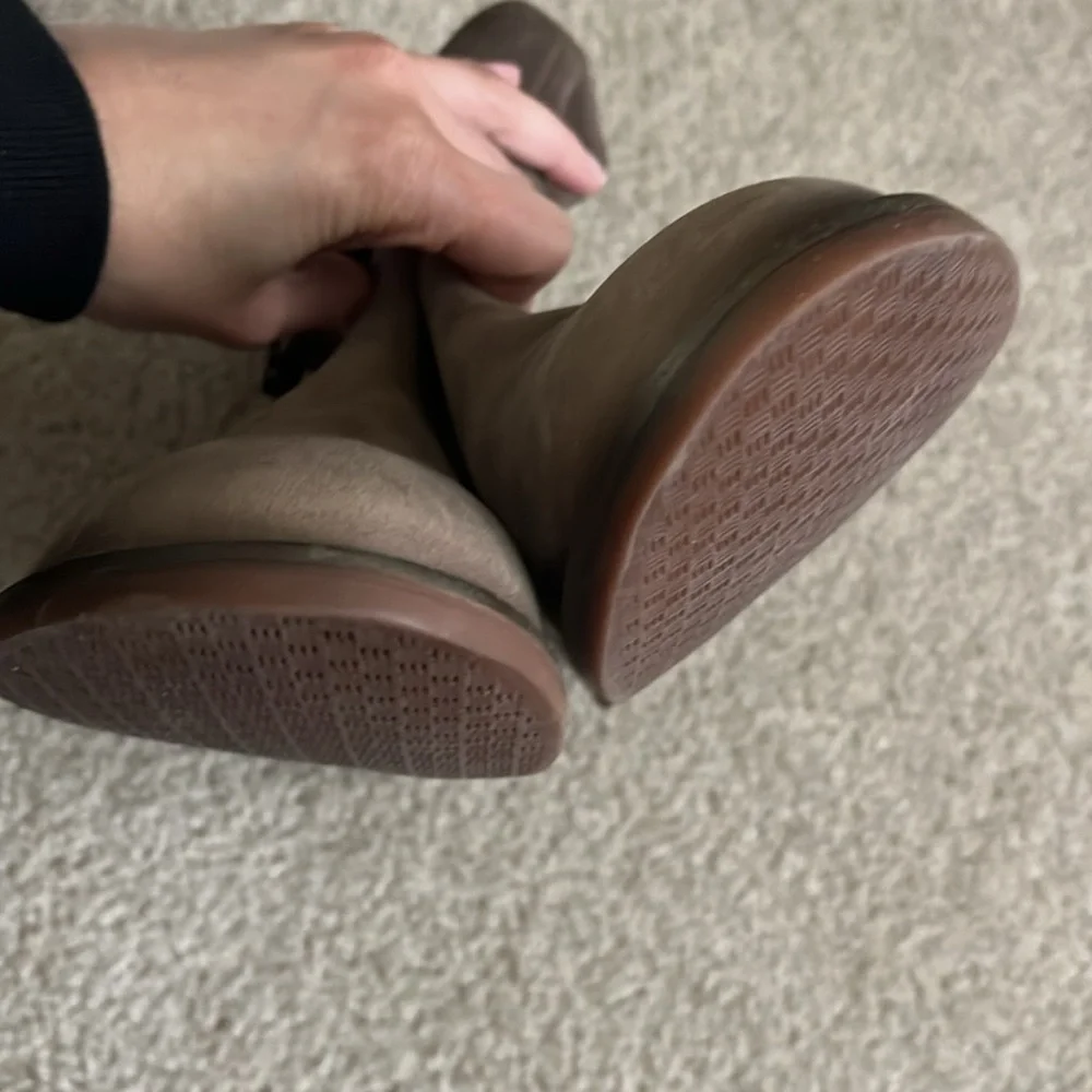 “Clark’s: Women’s Bootie size 8”